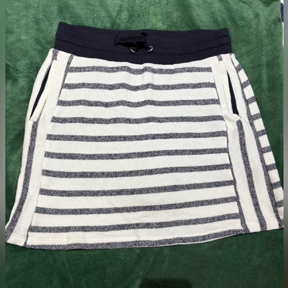 Jones New York Navy and White Striped Skort